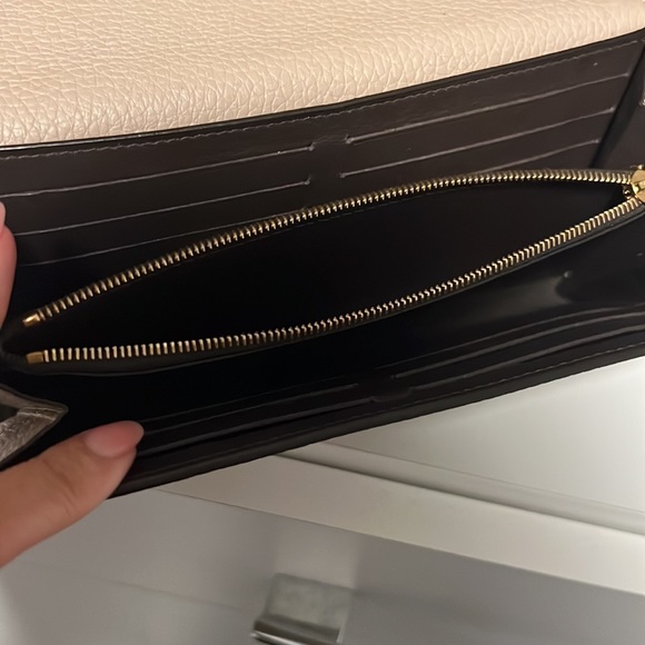 Authentic Used Louis Vuitton Capucines Wallet - selling as is - Picture 4 of 5